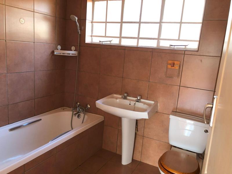 4 Bedroom Property for Sale in Strubensvallei Gauteng