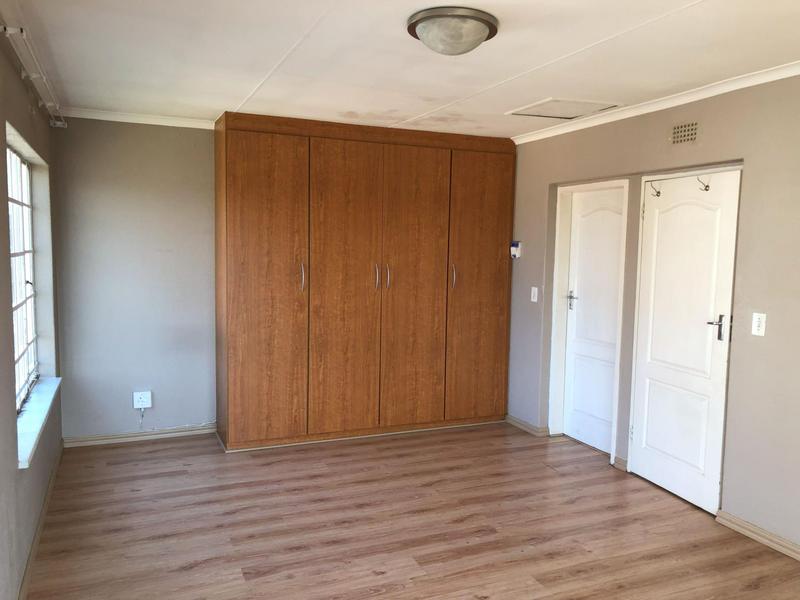 4 Bedroom Property for Sale in Strubensvallei Gauteng