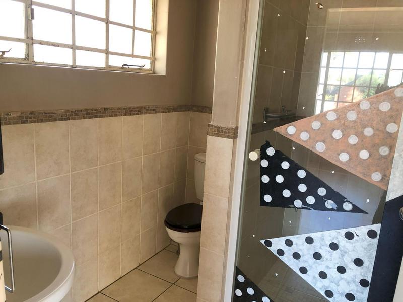 4 Bedroom Property for Sale in Strubensvallei Gauteng
