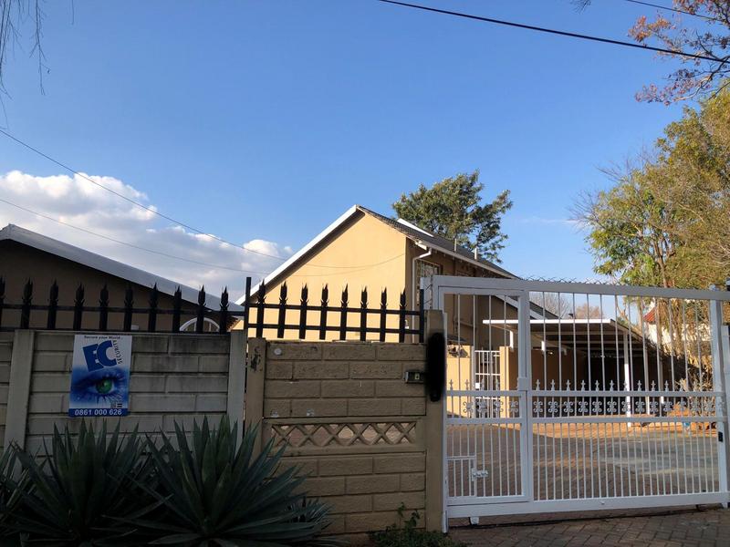 4 Bedroom Property for Sale in Strubensvallei Gauteng