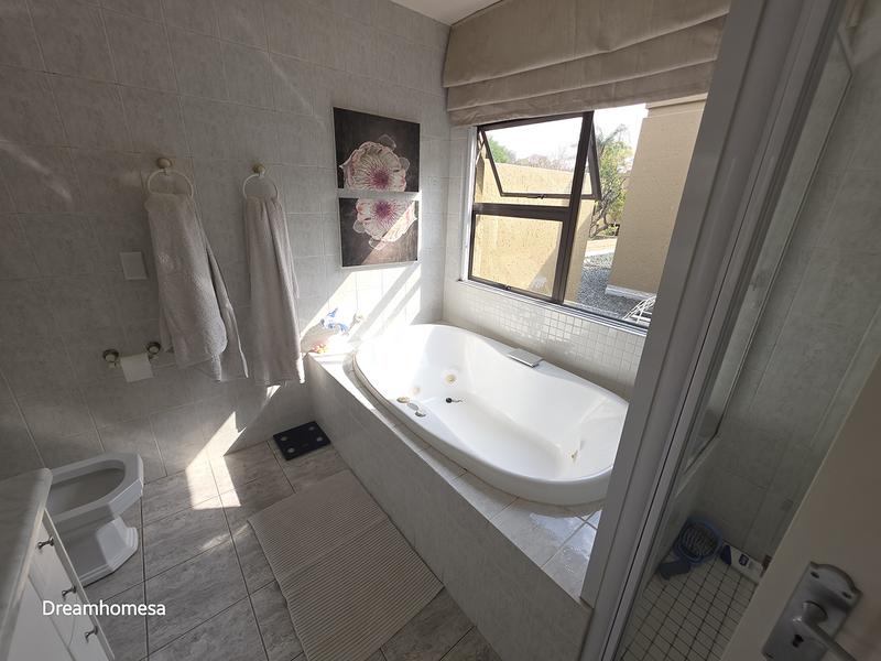 To Let 4 Bedroom Property for Rent in River Club Gauteng