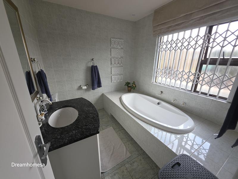 To Let 4 Bedroom Property for Rent in River Club Gauteng