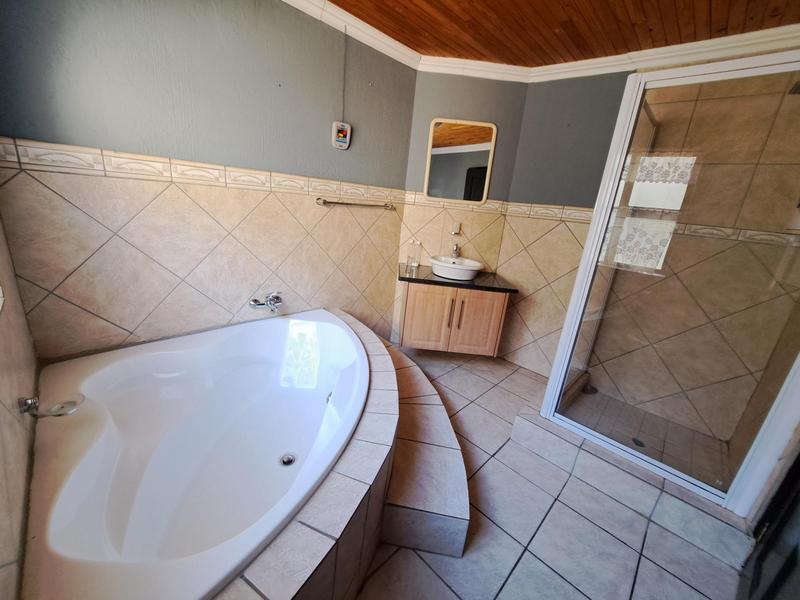 4 Bedroom Property for Sale in Stone Ridge Gauteng