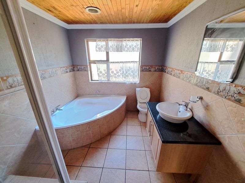 4 Bedroom Property for Sale in Stone Ridge Gauteng