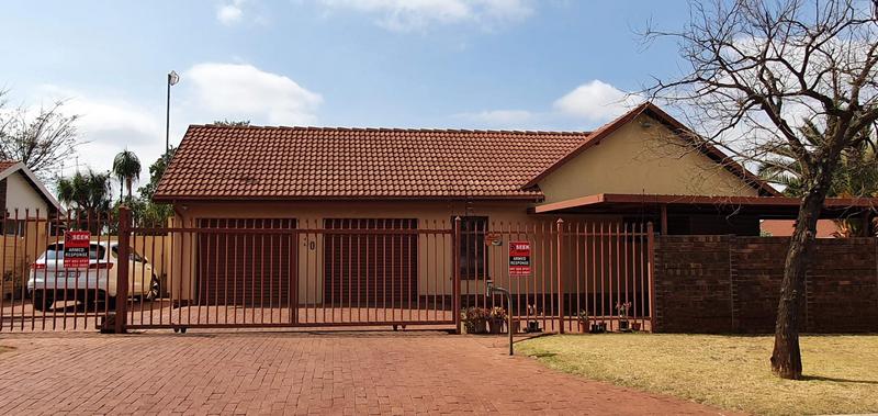 4 Bedroom Property for Sale in Pierre Van Ryneveld Gauteng