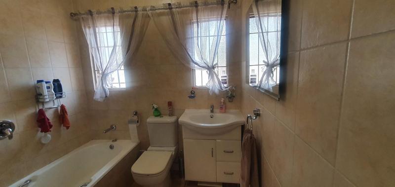 4 Bedroom Property for Sale in Pierre Van Ryneveld Gauteng
