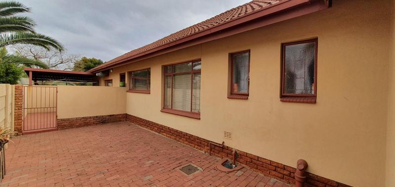 4 Bedroom Property for Sale in Pierre Van Ryneveld Gauteng