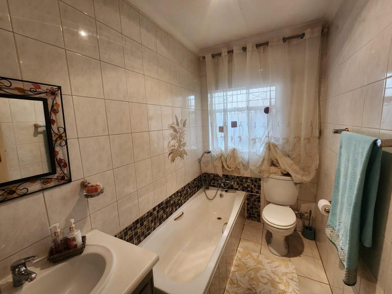 3 Bedroom Property for Sale in Verwoerdpark Gauteng