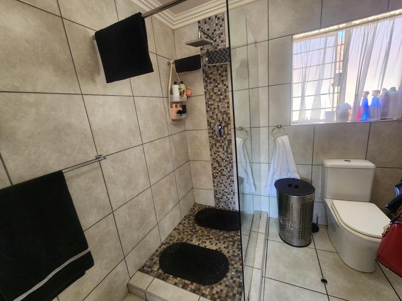 2 Bedroom Property for Sale in Glenvista Gauteng