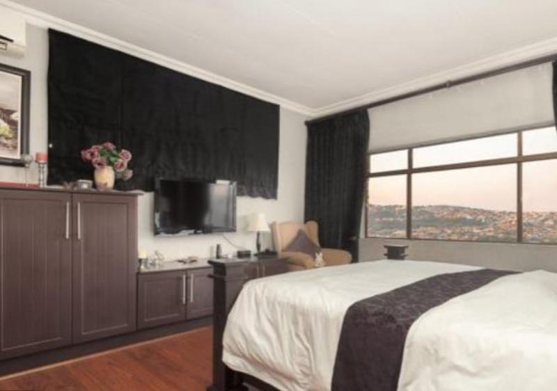 5 Bedroom Property for Sale in Glenvista Gauteng