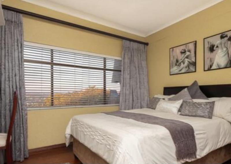5 Bedroom Property for Sale in Glenvista Gauteng