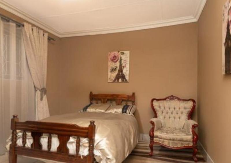 5 Bedroom Property for Sale in Glenvista Gauteng