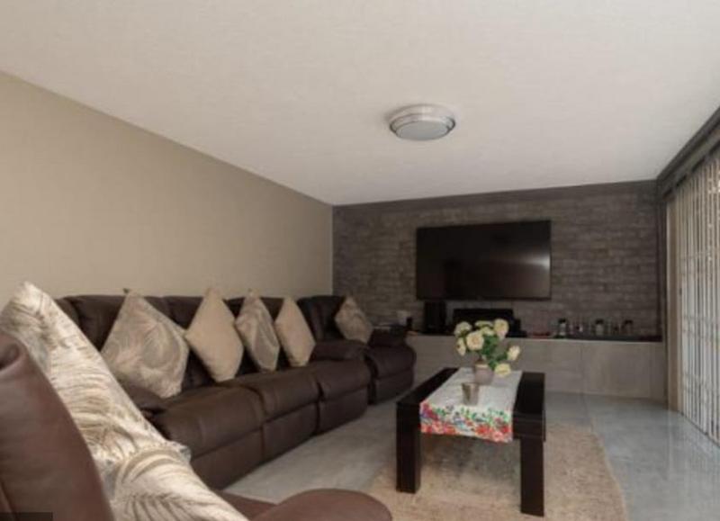 5 Bedroom Property for Sale in Glenvista Gauteng