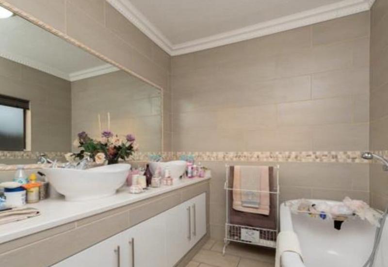 5 Bedroom Property for Sale in Glenvista Gauteng
