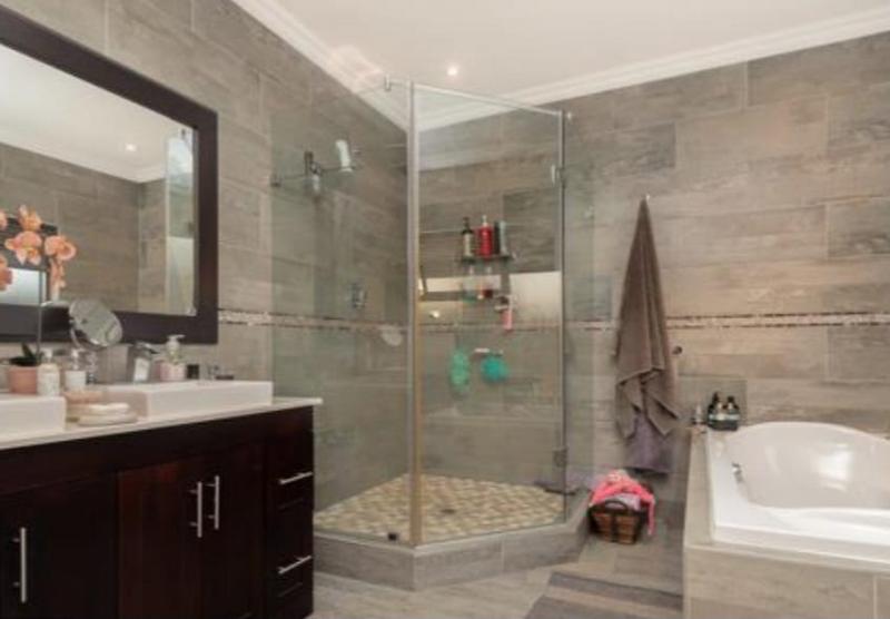 5 Bedroom Property for Sale in Glenvista Gauteng