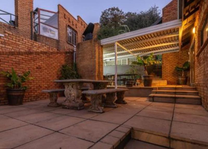 5 Bedroom Property for Sale in Glenvista Gauteng