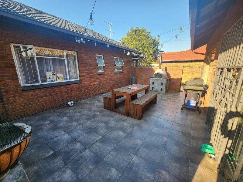 To Let 5 Bedroom Property for Rent in Wingate Park Gauteng