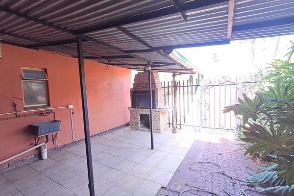 3 Bedroom Property for Sale in Mountain View Gauteng