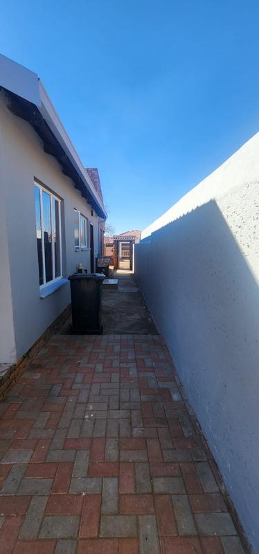 5 Bedroom Property for Sale in Danville Ext 5 Gauteng
