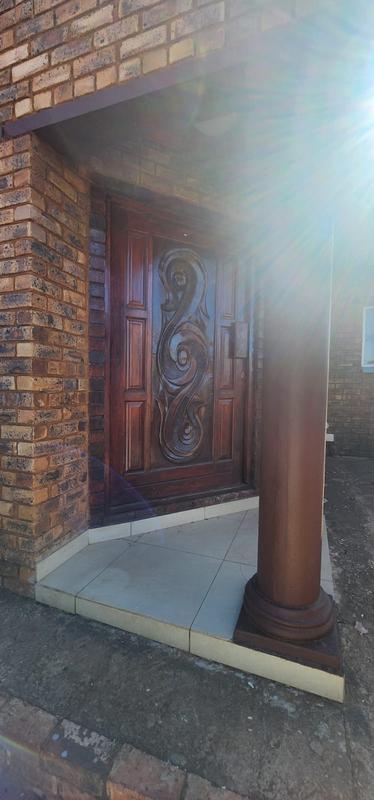 5 Bedroom Property for Sale in Danville Ext 5 Gauteng