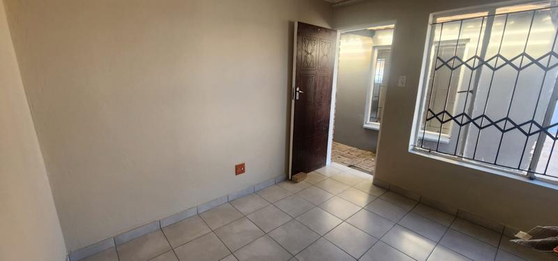 5 Bedroom Property for Sale in Danville Ext 5 Gauteng