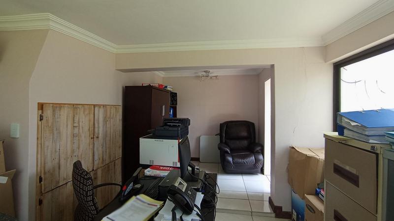 5 Bedroom Property for Sale in Rooihuiskraal Gauteng