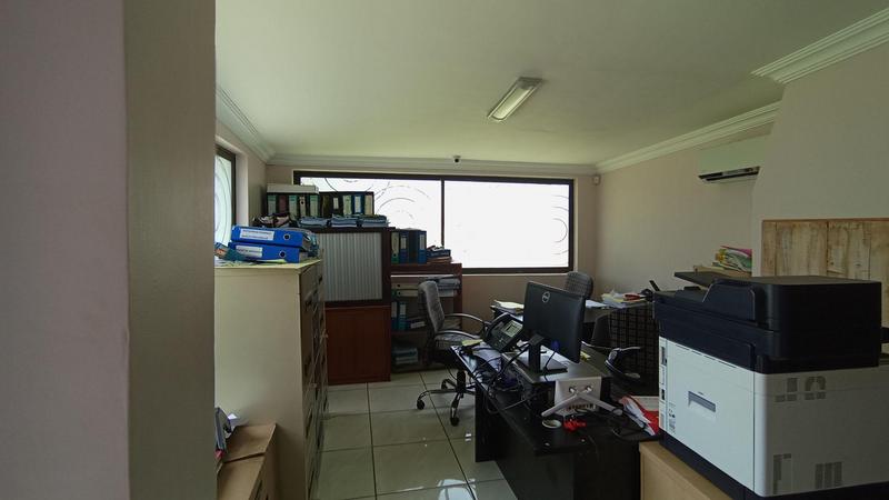 5 Bedroom Property for Sale in Rooihuiskraal Gauteng