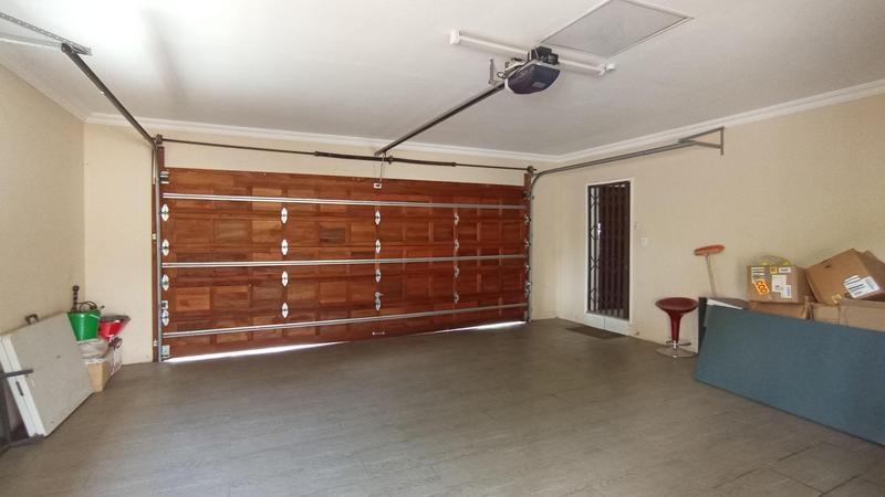 5 Bedroom Property for Sale in Rooihuiskraal Gauteng