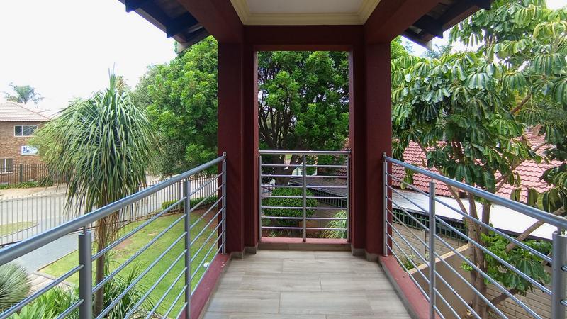 5 Bedroom Property for Sale in Rooihuiskraal Gauteng
