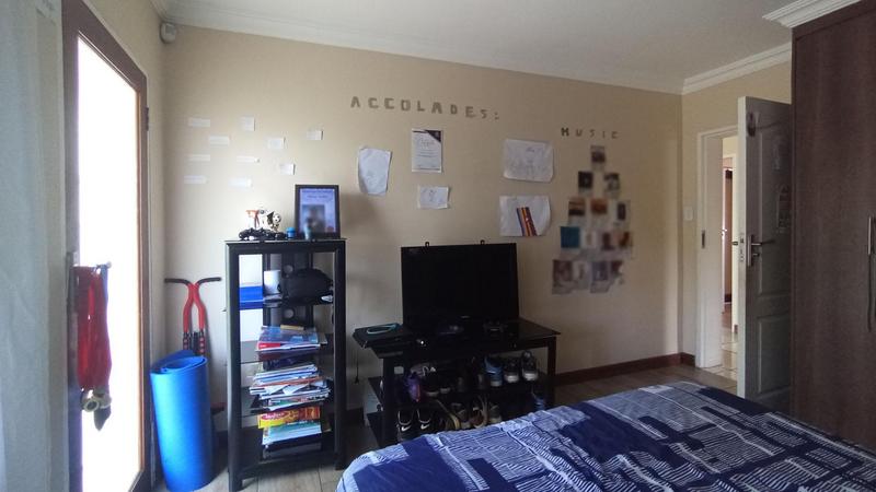 5 Bedroom Property for Sale in Rooihuiskraal Gauteng