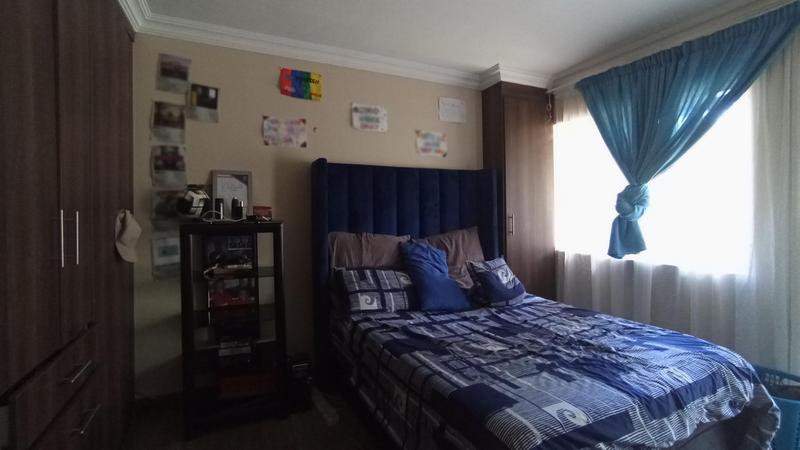 5 Bedroom Property for Sale in Rooihuiskraal Gauteng