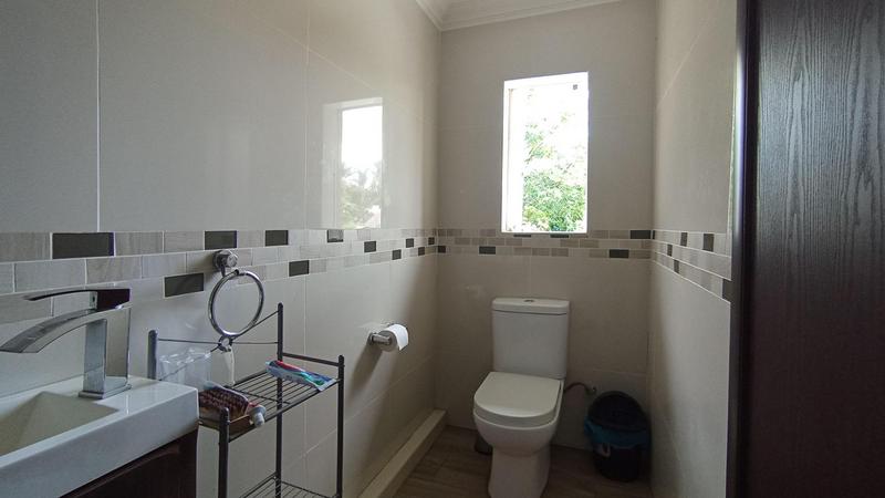 5 Bedroom Property for Sale in Rooihuiskraal Gauteng