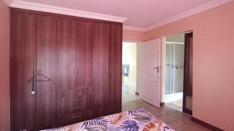 5 Bedroom Property for Sale in Rooihuiskraal Gauteng