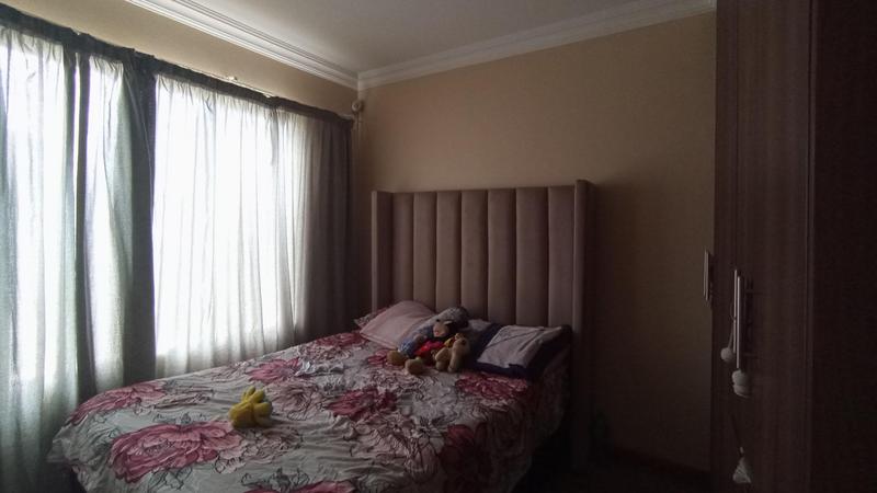 5 Bedroom Property for Sale in Rooihuiskraal Gauteng