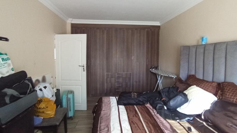 5 Bedroom Property for Sale in Rooihuiskraal Gauteng