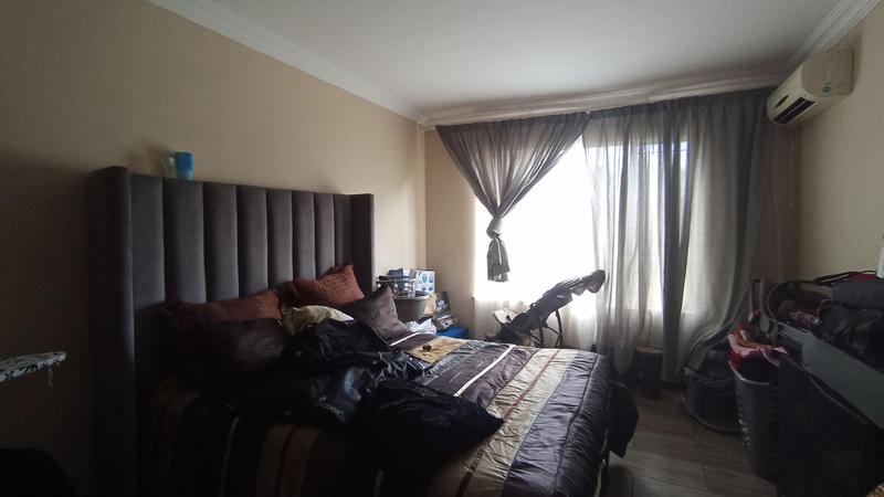 5 Bedroom Property for Sale in Rooihuiskraal Gauteng