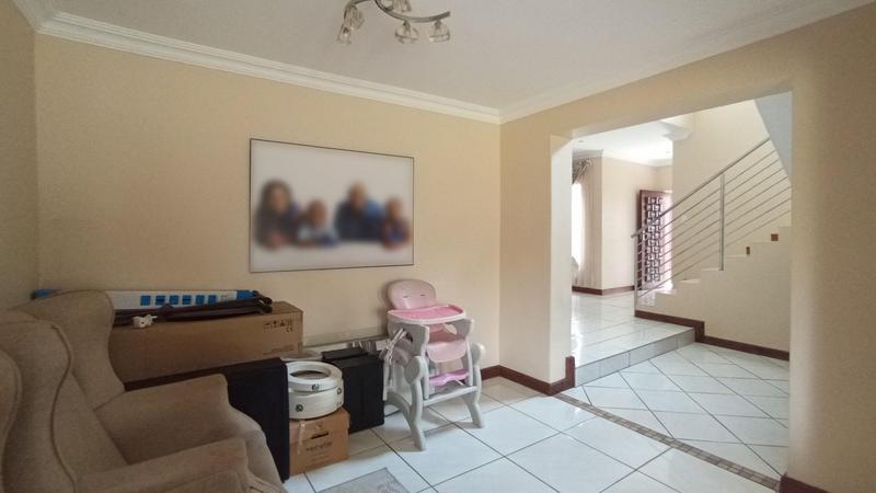 5 Bedroom Property for Sale in Rooihuiskraal Gauteng