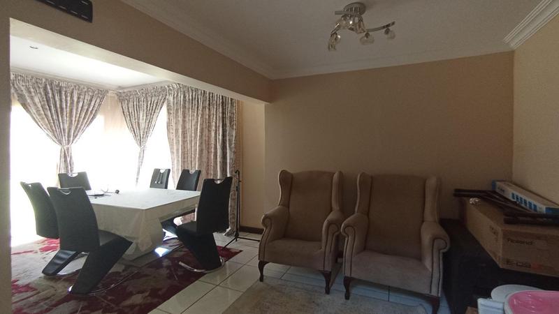 5 Bedroom Property for Sale in Rooihuiskraal Gauteng