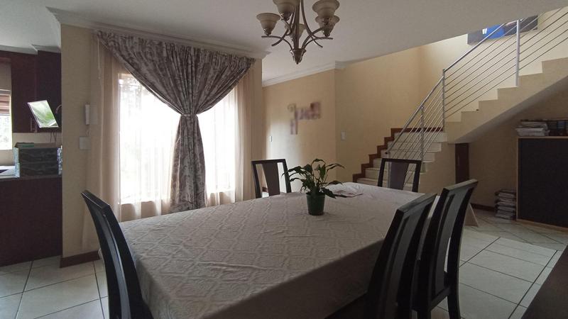 5 Bedroom Property for Sale in Rooihuiskraal Gauteng