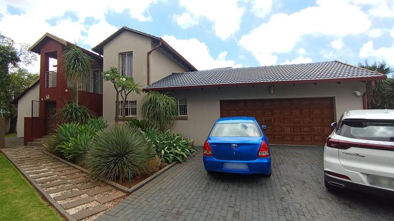 5 Bedroom Property for Sale in Rooihuiskraal Gauteng