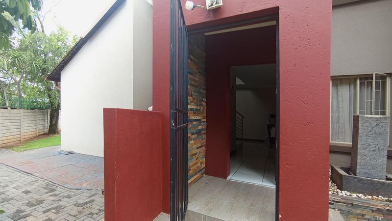 5 Bedroom Property for Sale in Rooihuiskraal Gauteng