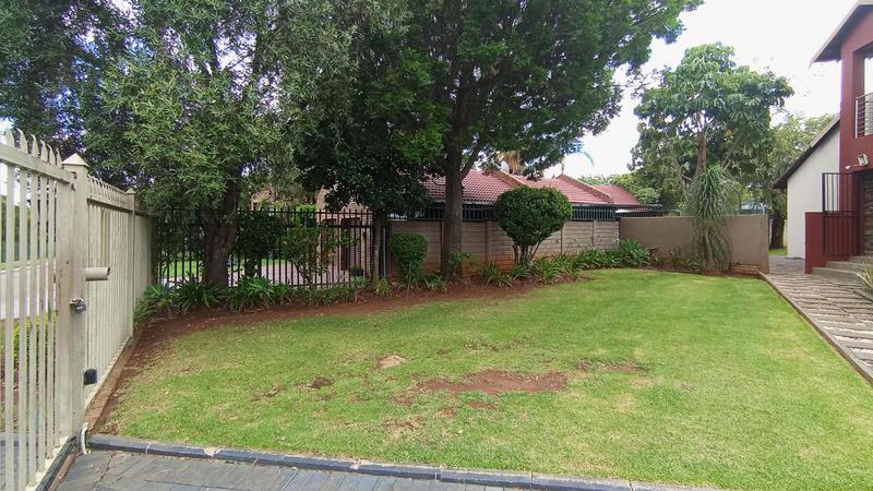5 Bedroom Property for Sale in Rooihuiskraal Gauteng