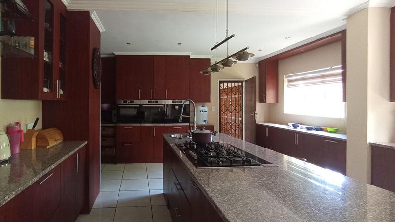 5 Bedroom Property for Sale in Rooihuiskraal Gauteng