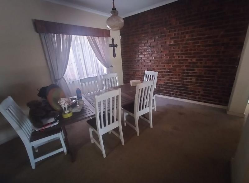 To Let 4 Bedroom Property for Rent in Florauna Gauteng
