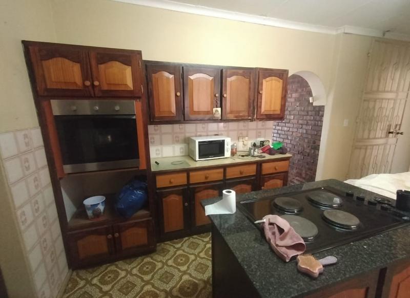 To Let 4 Bedroom Property for Rent in Florauna Gauteng