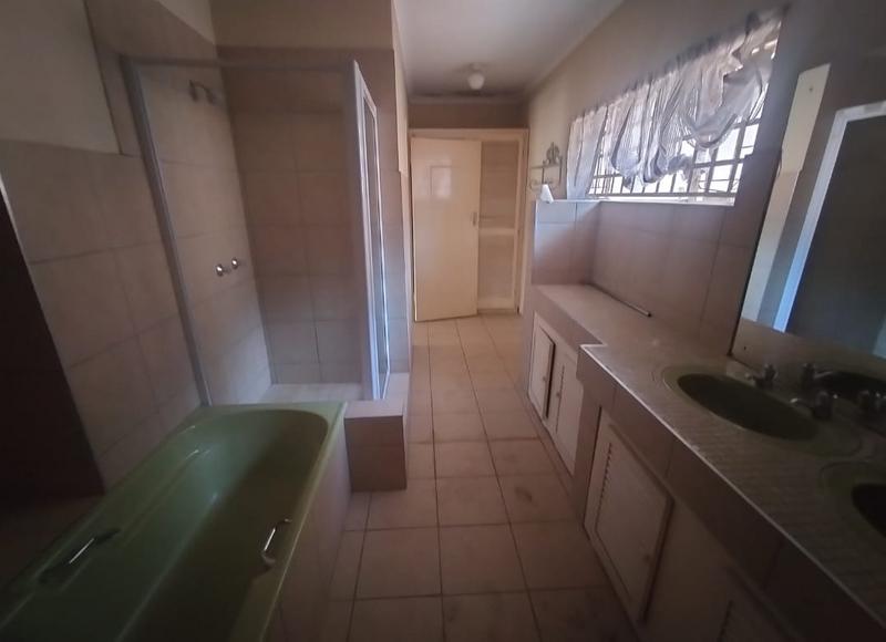 To Let 4 Bedroom Property for Rent in Florauna Gauteng