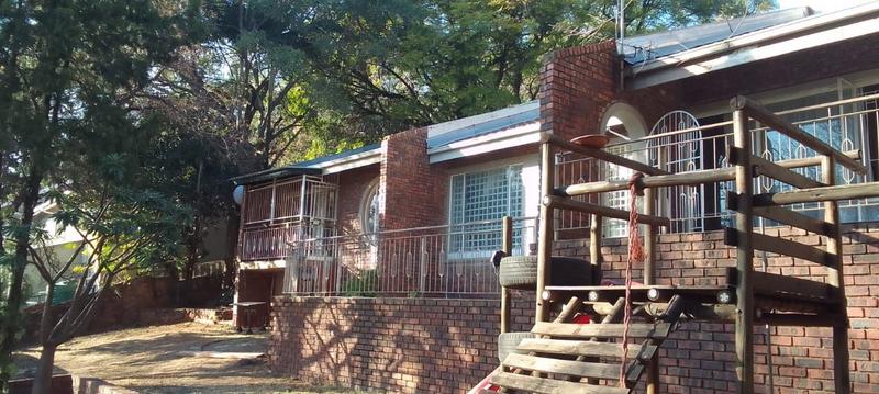 To Let 4 Bedroom Property for Rent in Florauna Gauteng