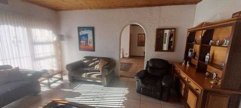 5 Bedroom Property for Sale in Elspark Gauteng