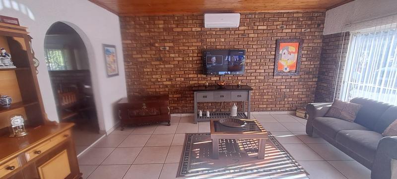 5 Bedroom Property for Sale in Elspark Gauteng