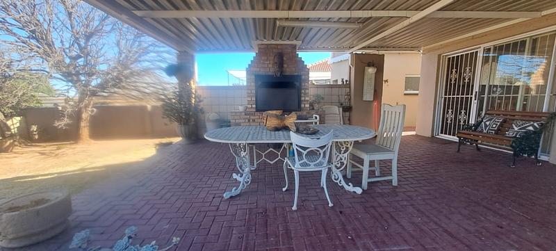 5 Bedroom Property for Sale in Elspark Gauteng